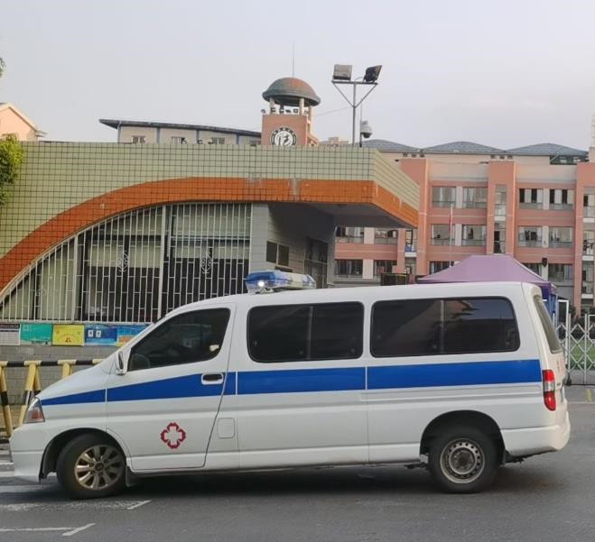 金塔救护车出租护送骨折病人一公里多少钱